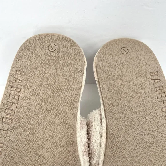 BAREFOOT DREAMS CozyChic Barefoot In the Wild Slipper Cream Stone Small NWT - Picture 10 of 10